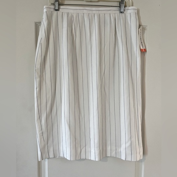 NWT Vintage JH Collectibles White Lined Rayon Skirt with Small Pin Stripe SZ 16 - Picture 1 of 12